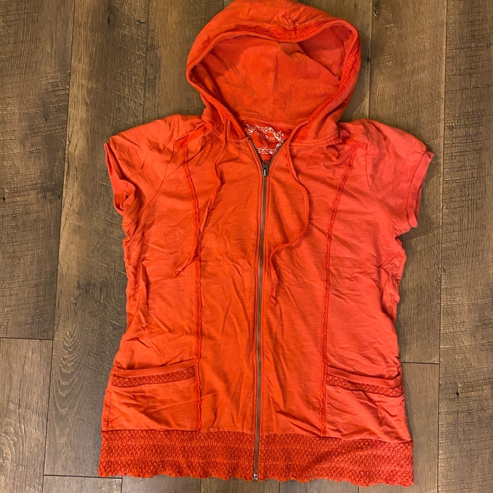 A Pea in the Pod orange short sleeve hoodie Large